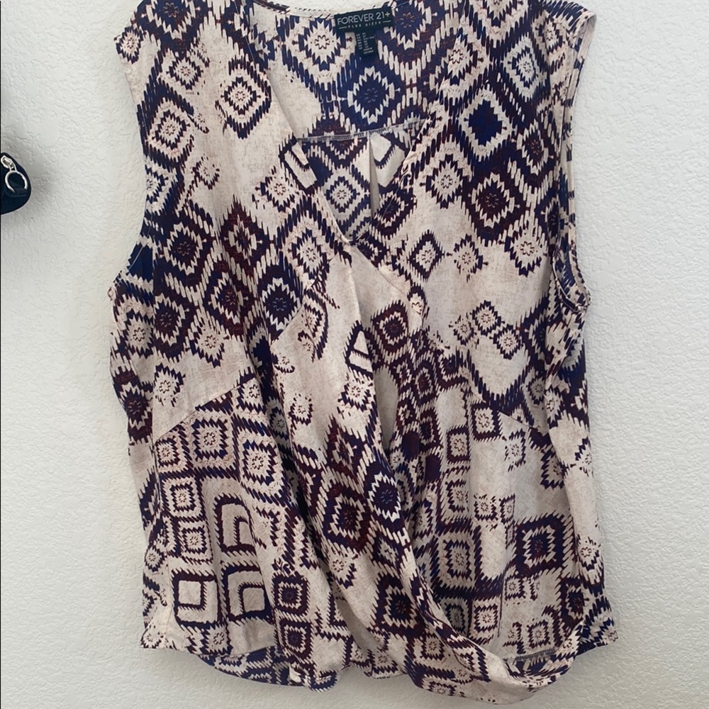 Forever 21 Women's Geometric Print Top - Black and Cream